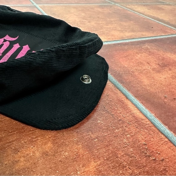 Accessories - Marc Vachon Newsboy Graphic Hat in Scripted Pink